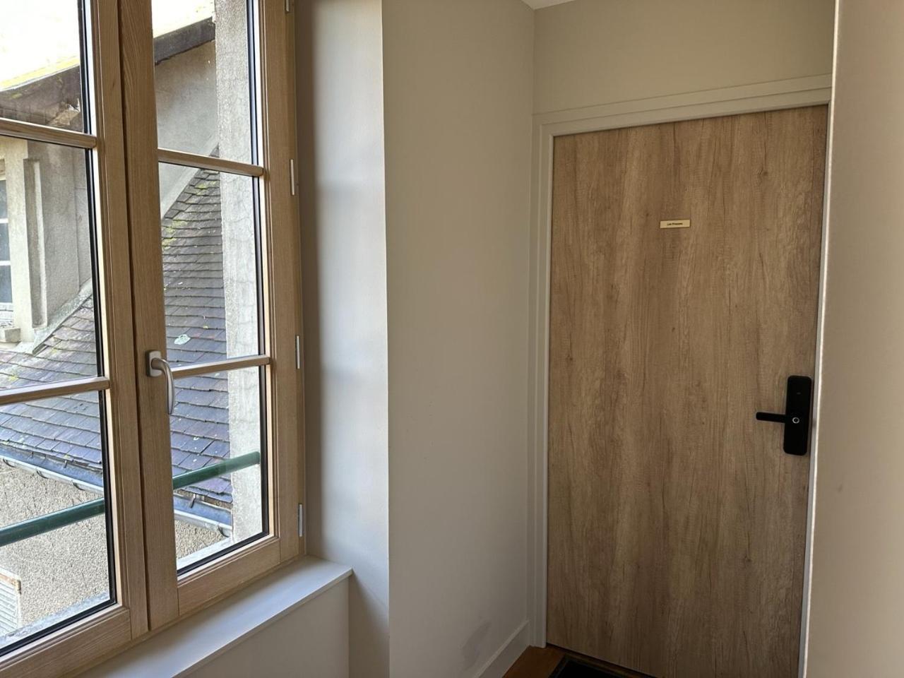 Les Suites Gueguen Chablis Exterior photo