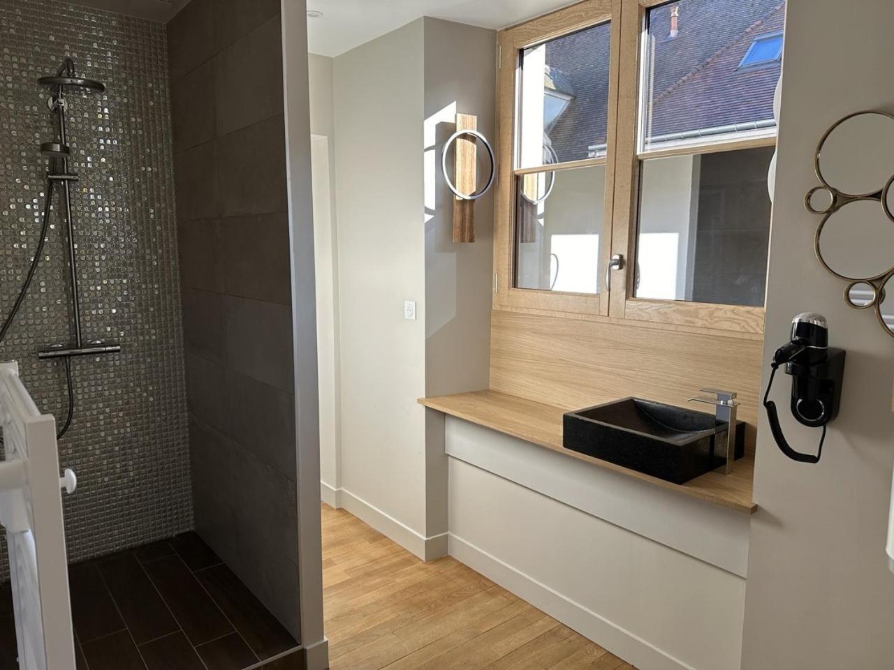 Les Suites Gueguen Chablis Room photo