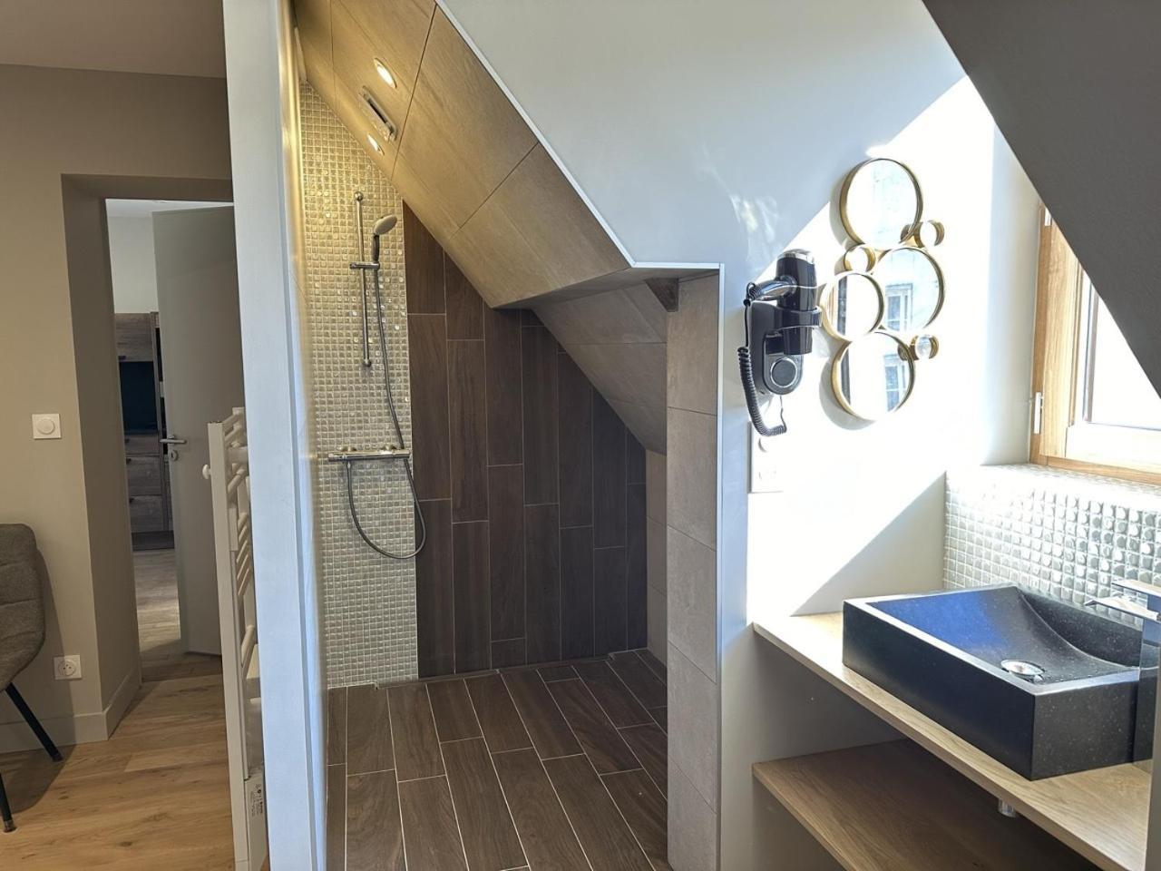 Les Suites Gueguen Chablis Room photo
