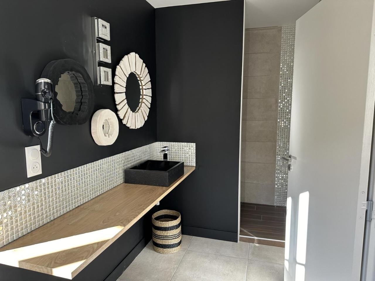 Les Suites Gueguen Chablis Room photo
