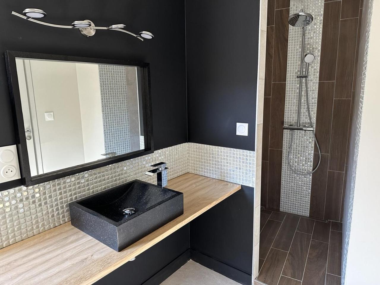 Les Suites Gueguen Chablis Room photo